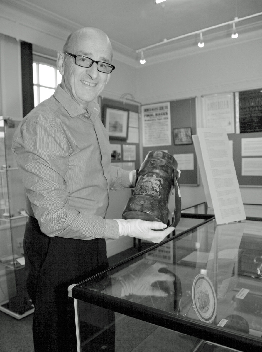 Displaying an artefact.jpg