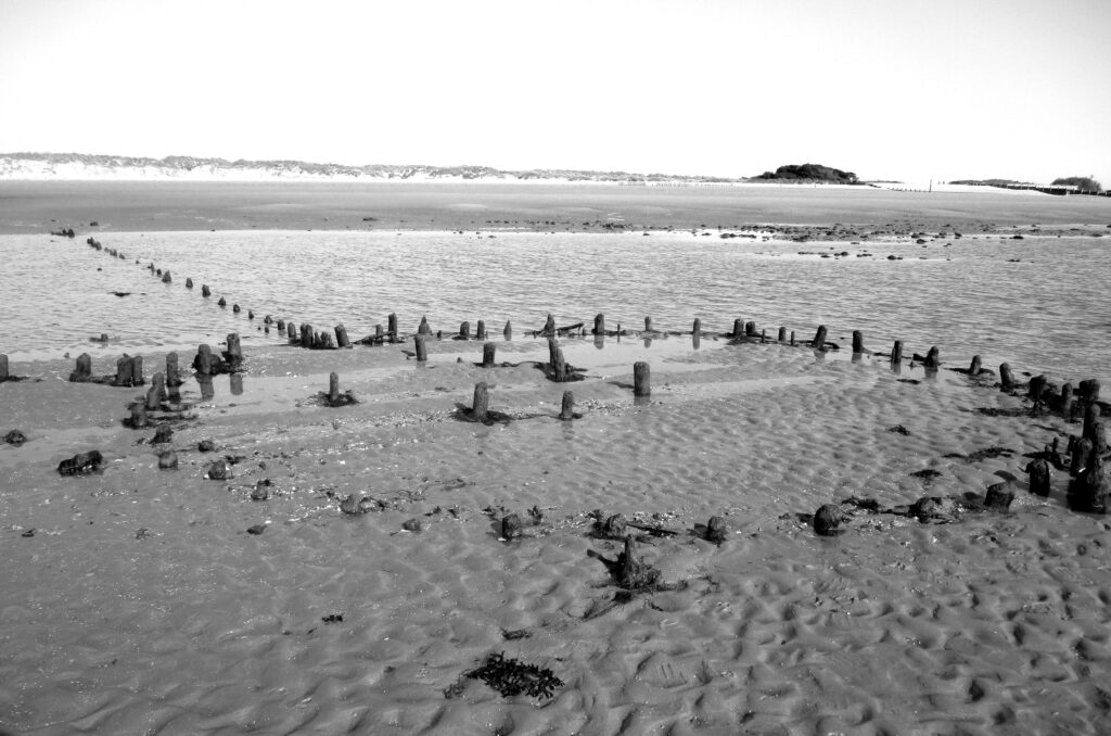 The fish traps lie directly offshore from the National Trust property of East Head in West Sussex